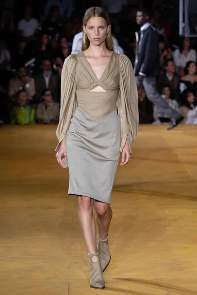 Look 30